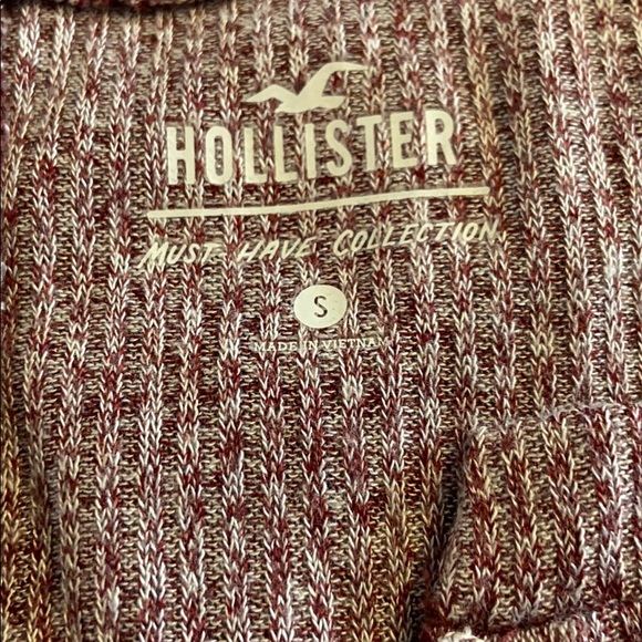 Hollistet maroon tee shirt - Picture 2 of 4
